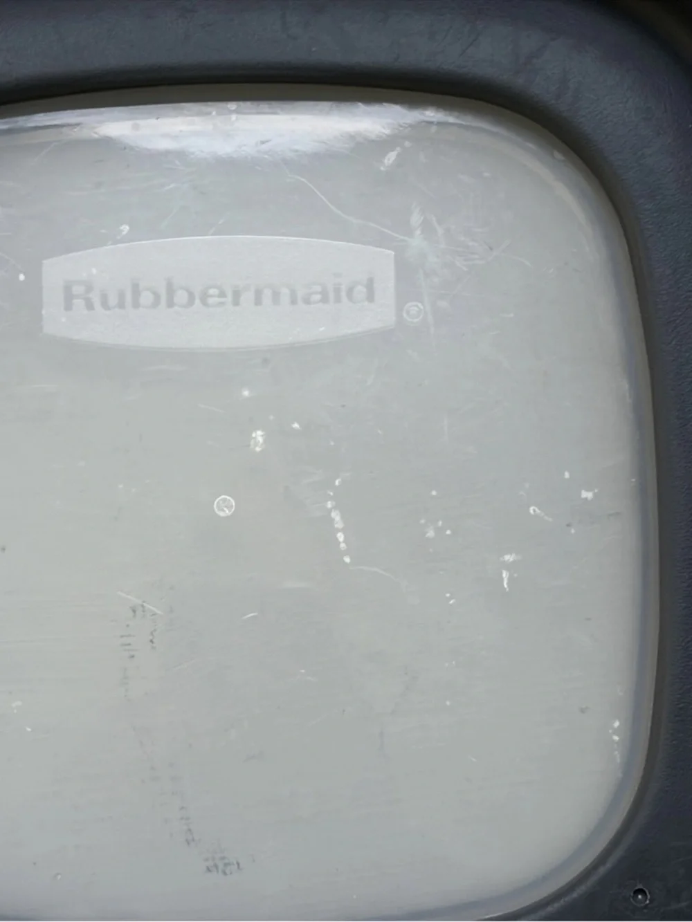Rubbermaid Glass Storage Container 5.5 Cup/1.3 Liter with Black Lid 7N64